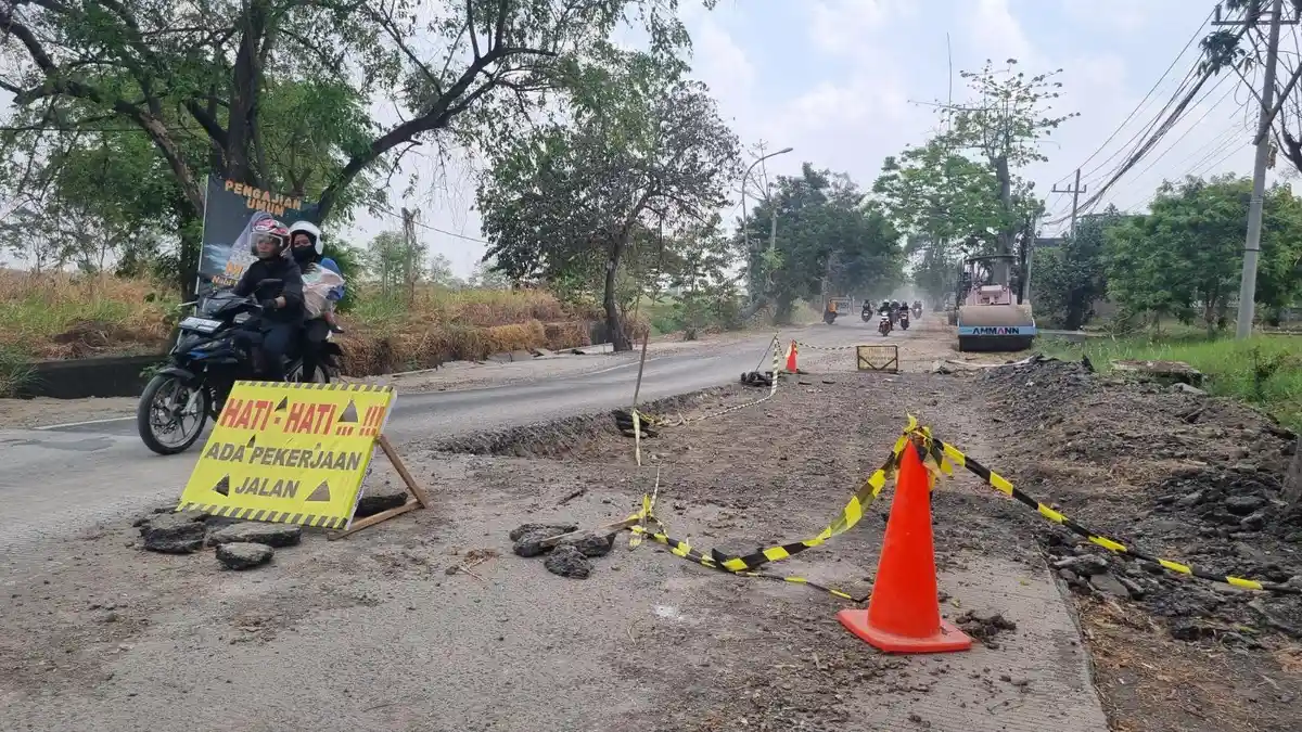 Jalan Raya Morowudi Gresik Dicor Ditargetkan Tuntas Desember 2024