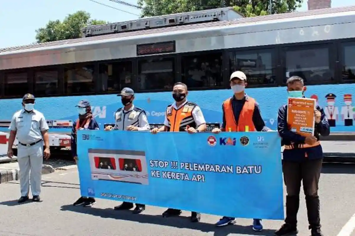 Kecepatan Kereta Api Meningkat, PT KAI Daop 3 Ingatkan Warga Tertib Berlalu Lintas di Perlintasan