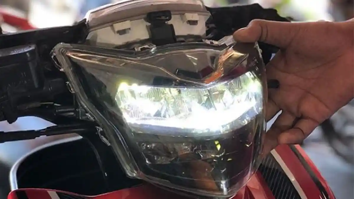 TIPS MOTOR : Cara Merawat Headlamp LED Setelah Terendam Banjir, Simak Di Sini