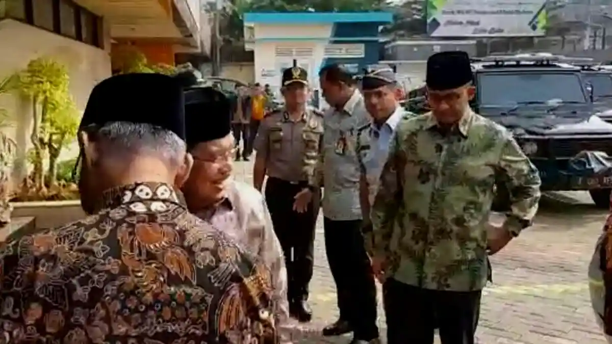 JK-Anies Satu Mobil Saat Hadiri Halalbihalal Muhammdiyah