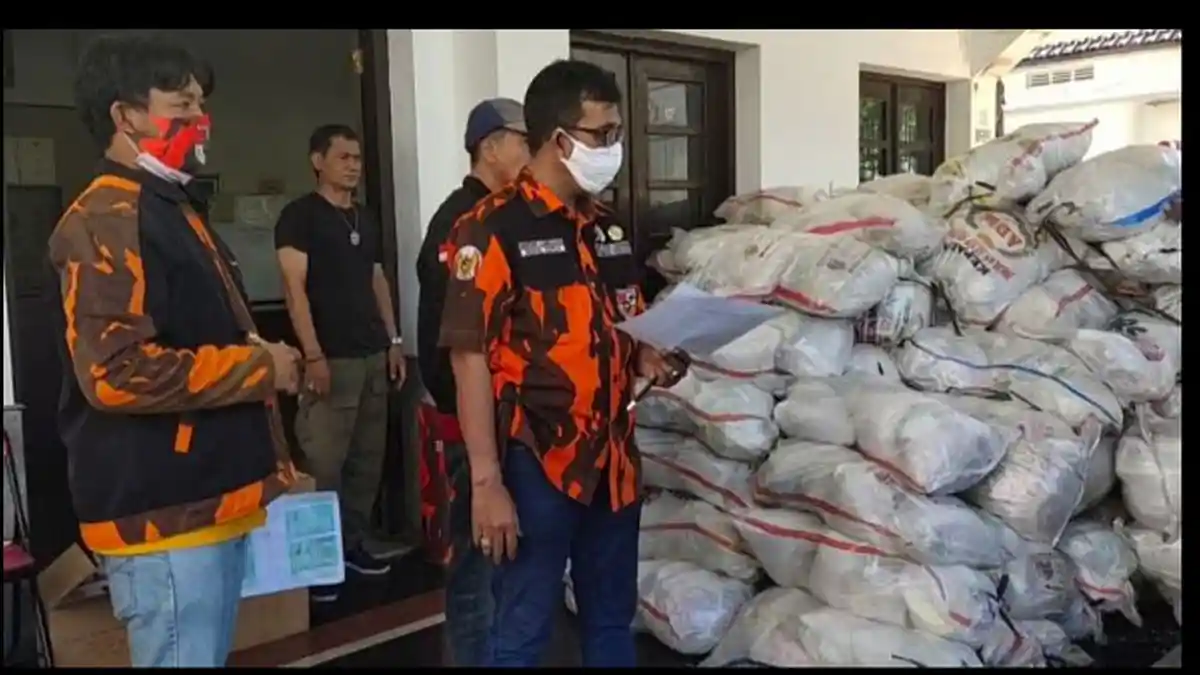 MPC PP Surabaya Terima Logistik Gugus Tugas Covid MPN Pemuda Pancasila 18 Juli 2020 : 20:05:22