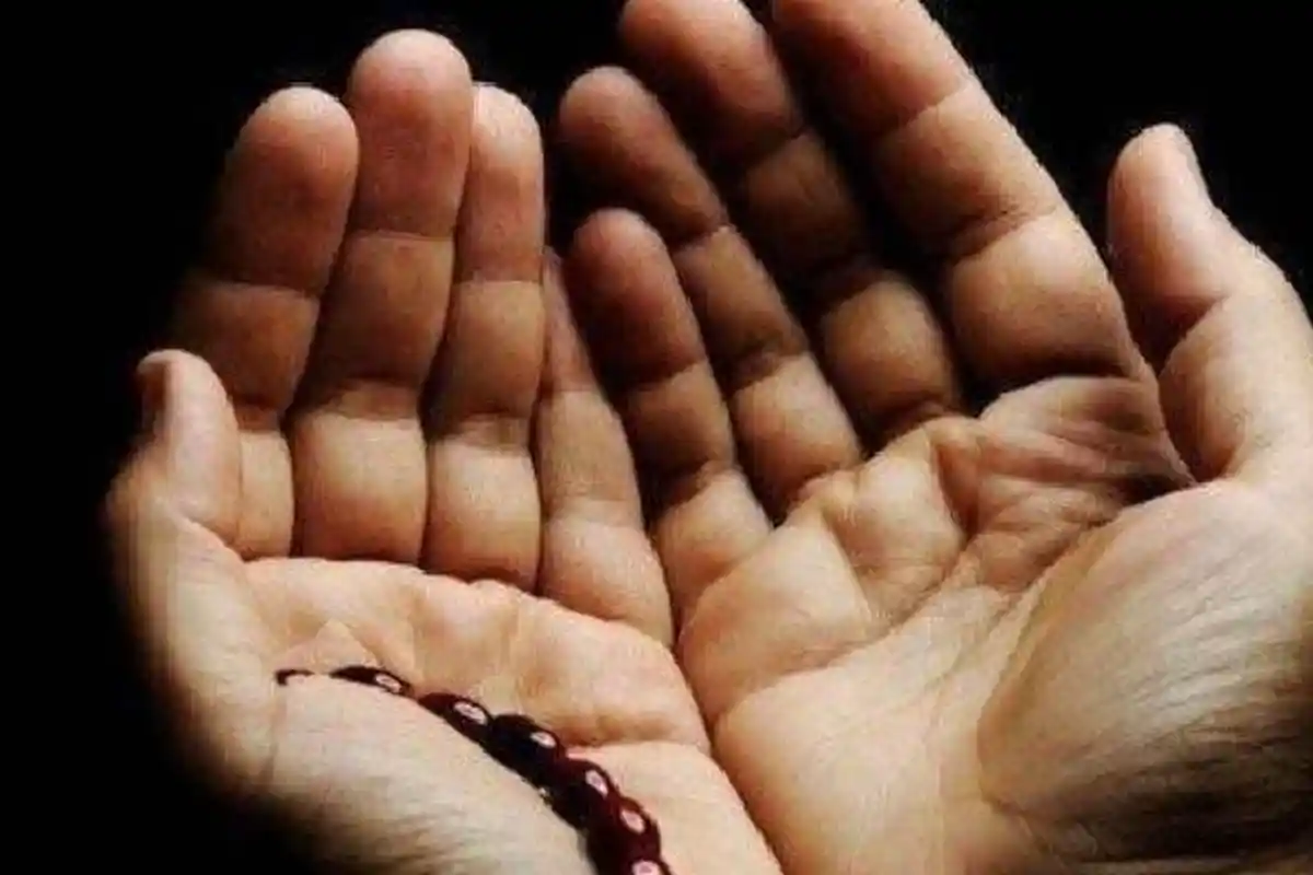 Doa Setelah Sholat Maghrib, Niat dan Tata Cara Sholat Tiga Rakaat, Latin Juga Artinya