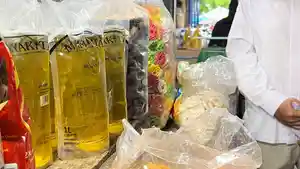 Minyakita-dipajang-pedagang-di-Pasar-Pagi-Arengka-Kota-Pekanbaru.jpg