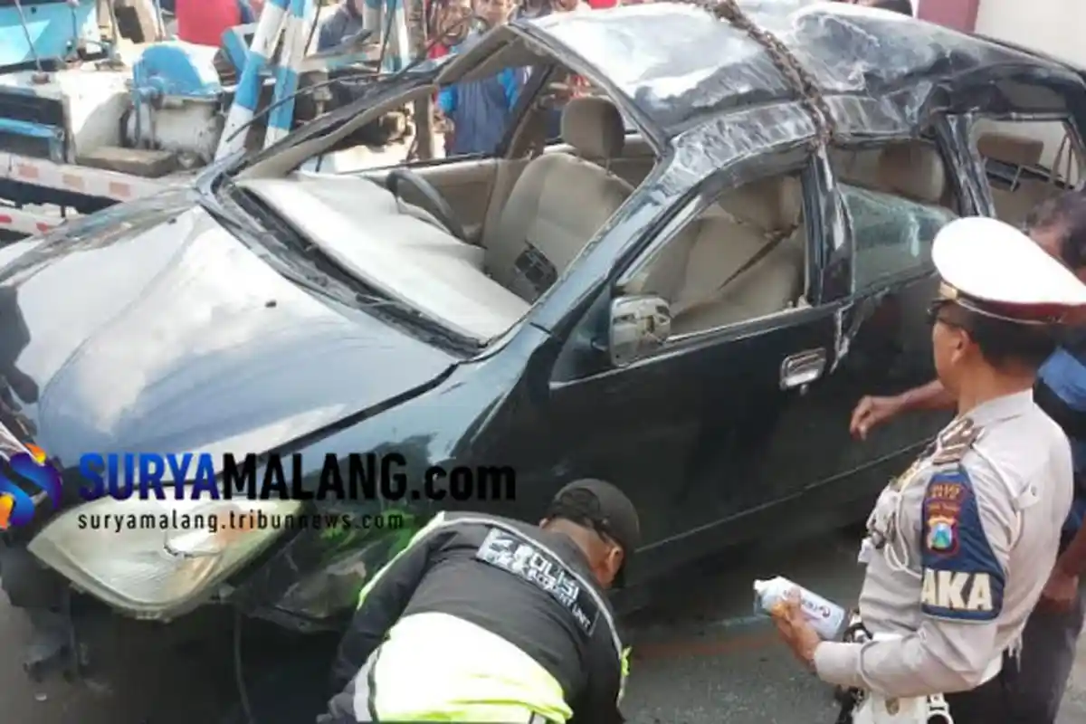 Lihat Petugas Atur Jalan, Sri Suwarni Malah Injak Pedal Gas hingga Tabrak Tebing