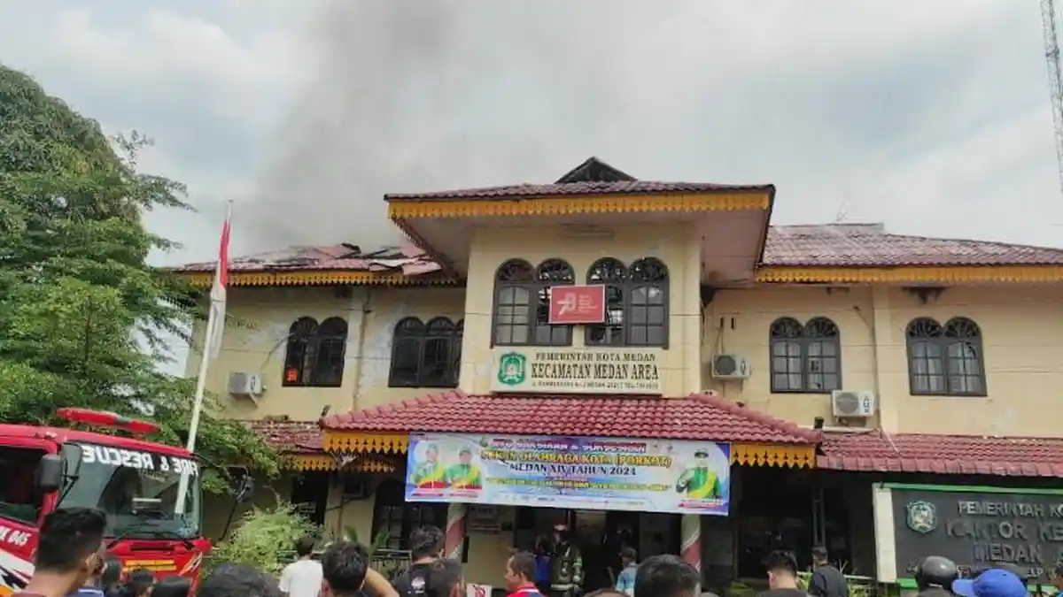 Kantor Camat Medan Area Terbakar, Warga Sempat Dengar Suara Ledakan Keras