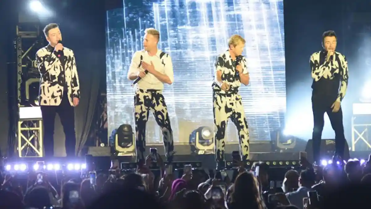 8.000 Orang Penuhi JX Expo Surabaya Nonton Konser Westlife
