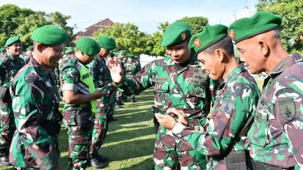 Mendadak Periksa HP Anggotanya, Dandim 0802 Ponorogo Ingatkan 7 Bahaya Judi Online