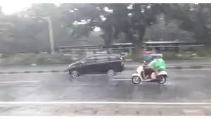 Hujan-di-Bogor-09.jpg