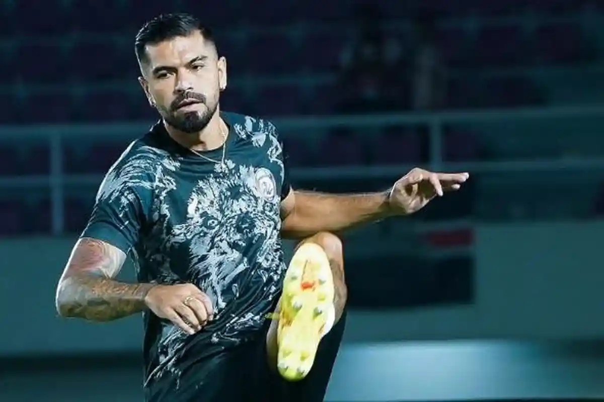 Kemenangan Arema FC atas Persis Solo 0-1 Jadi Kado Indah Bagi Julian Guevara