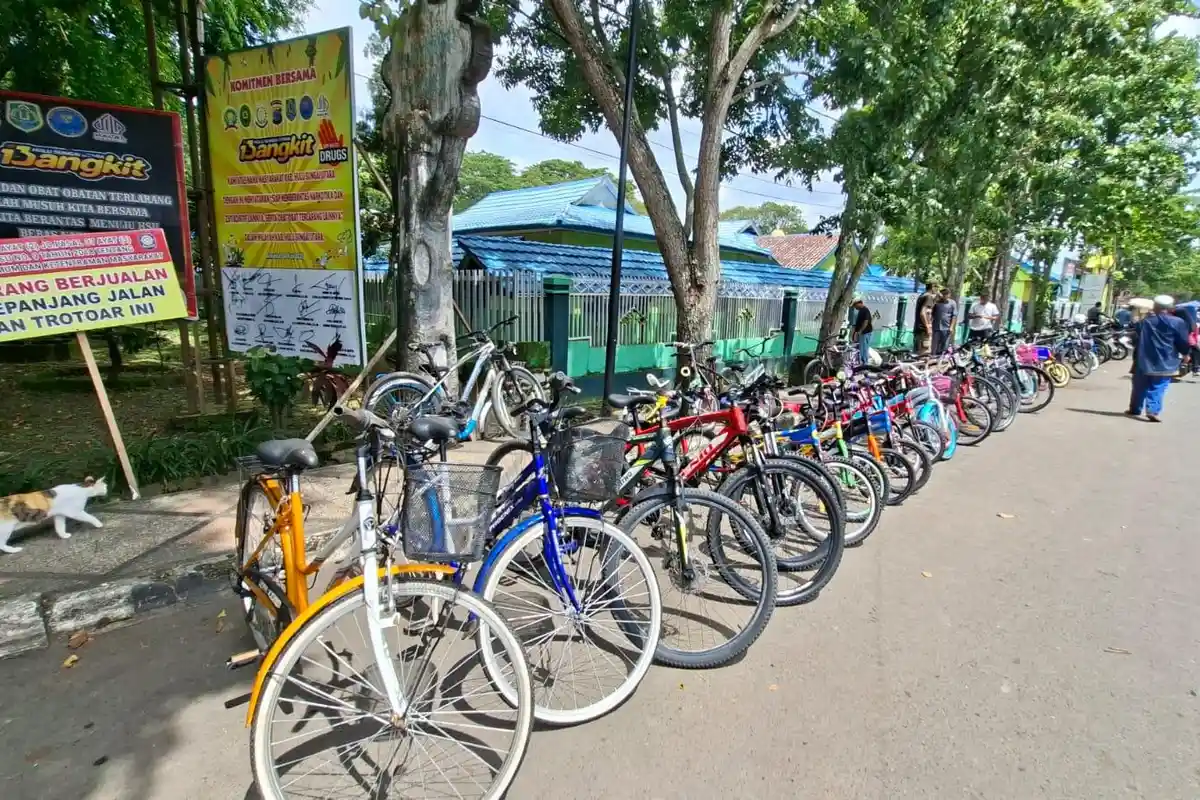Pasar Unik Di Amuntai HSU, Buka Hari Minggu dan Kamis Menjual Sepeda Motor dan Sepeda Kayuh