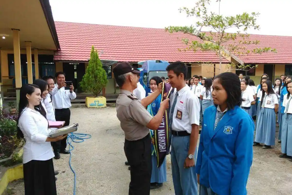 Empat Siswa SMA Timpah Dinobatkan Duta Lalulintas dan Duta Narkoba