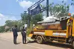 Dinas PUPR Empat Lawang Uji Coba Tambal Jalan Berlobang Dengan Aspal Dingin