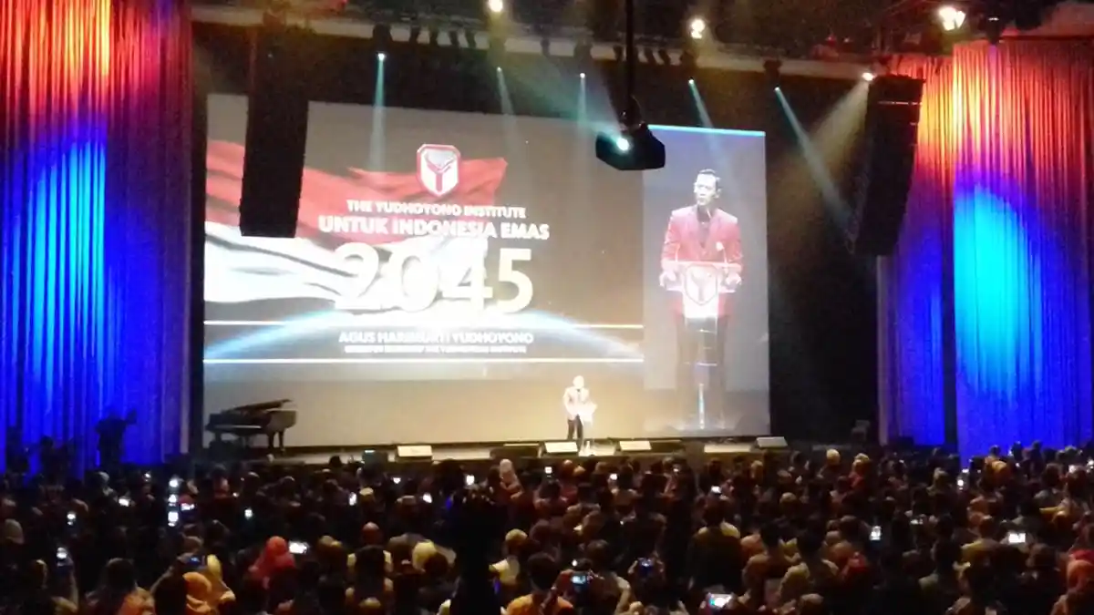 Blazer Merah Maroon Dalam Peluncuran Yudhoyono Institute