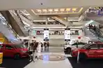 Penjualan-Anjlok-Pameran-mobil-di-atrium-sebuJGHJGH8KK.jpg