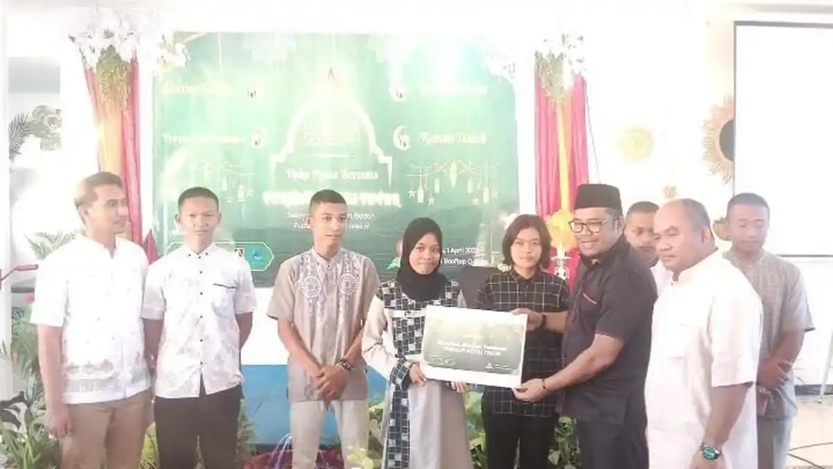 PERHAPI Kutai Timur Berikan Beasiswa Kepada 13 Siswa SMAN 2 Sangatta Utara dan SMKN 2 Sangatta Utara