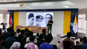 Rocky-Gerung-di-UGM-322026.jpg