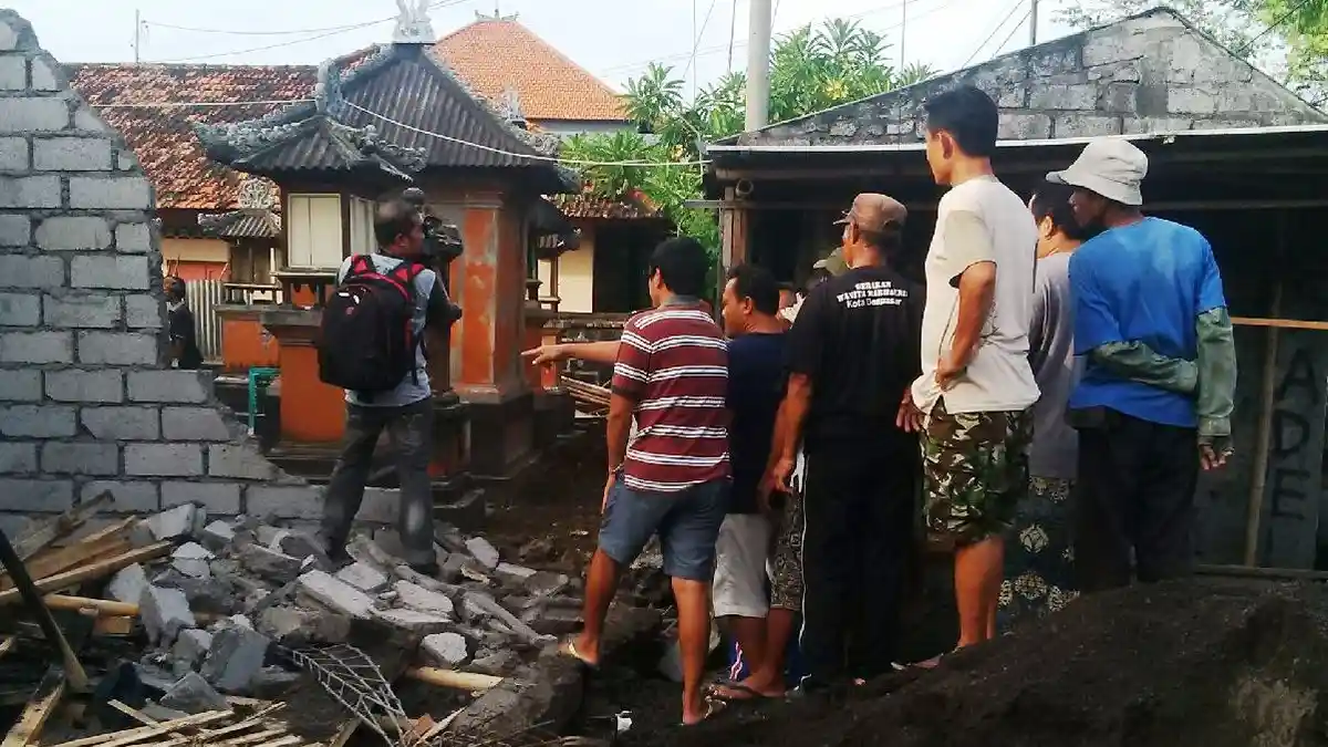 Rumah Dibangun di Areal Suci, Picu Kemarahan Warga Tukad Balian