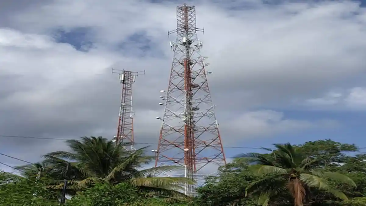 Cerita Warga Desa di Natuna Berburu Sinyal, Dari Numpang Wifi hingga Keluar Desa