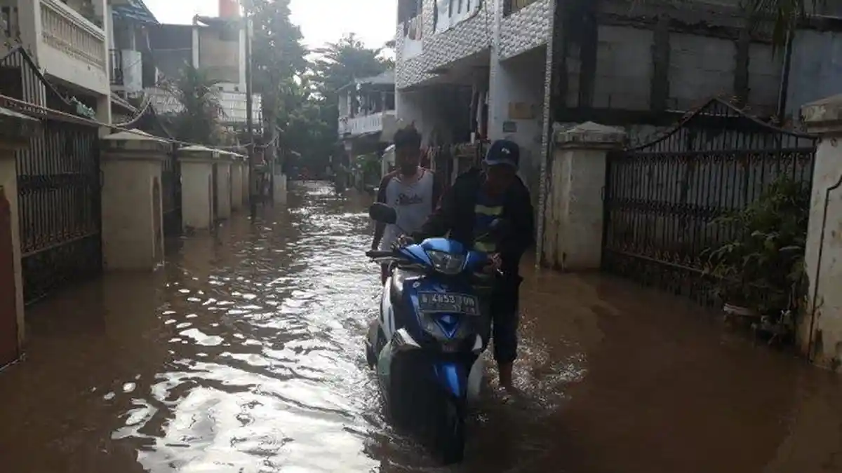 2 RW di Kelurahan Cipinang Melayu Dilanda Banjir, Beberapa Warga Mengungsi
