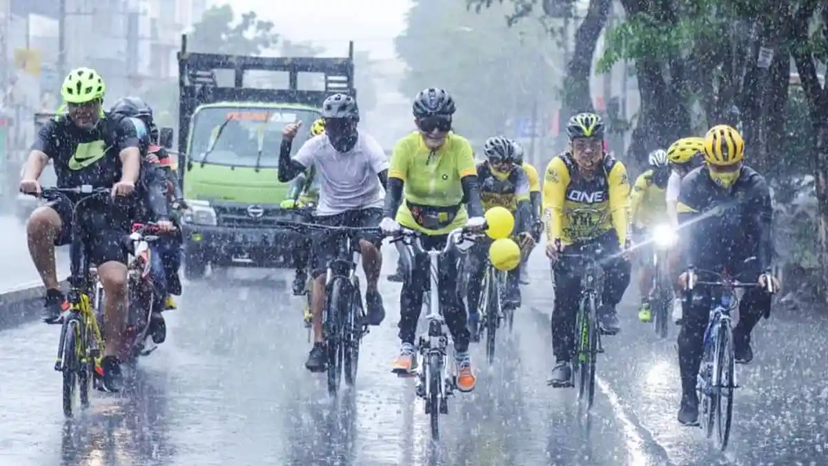 Tetty Paruntu Nekat Terobos Hujan Keliling Kota Manado Demi Mendengar Aspirasi Warga