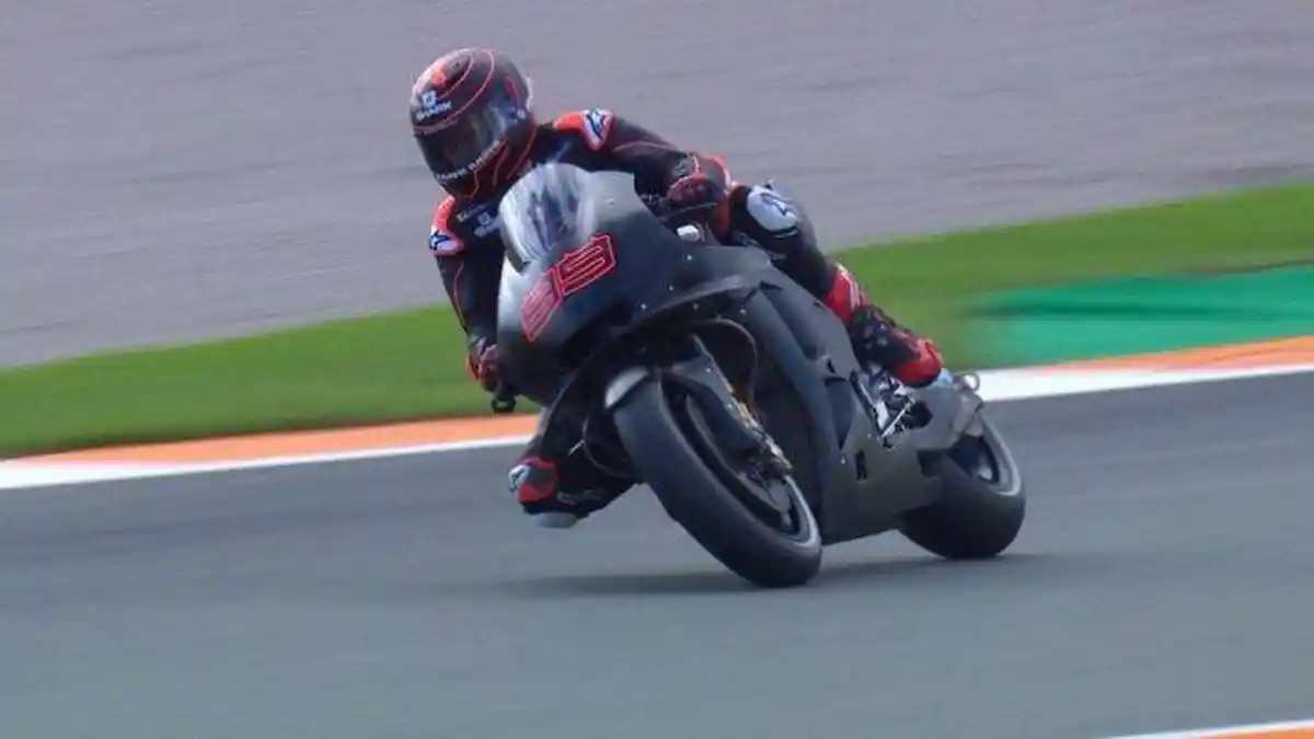 Rival di MotoGP Prediksi Cedera Tangan Jorge Lorenzo akan Membuatnya Kesulitan di Qatar