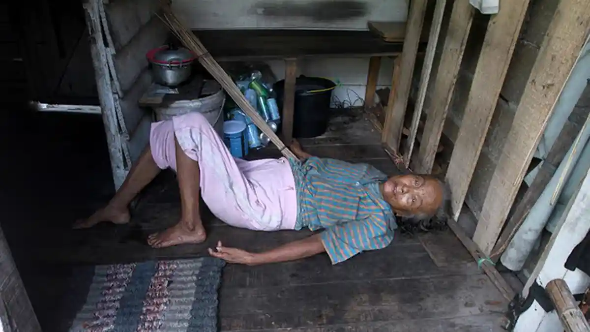 Tinggal di Gubuk Sebatang Kara, Hidup Nenek Satai Memprihatinkan