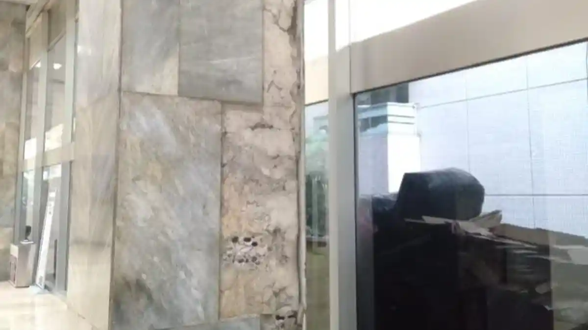 Marmer di Tiang Gedung Nusantara III Ambruk, Sekjen DPR: Segera Ditangani  