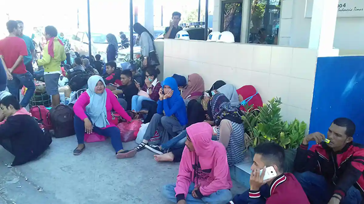 Tak Dapat Tiket, Banyak Pemudik Bertahan di Pelabuhan Soekarno-Hatta