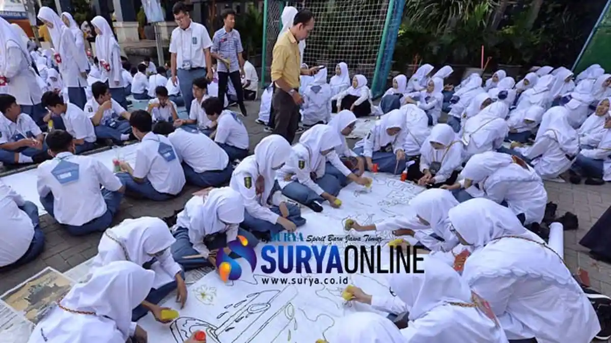 Gelar MPLS, SMA Muhammadiyah 2 Surabaya Kenalkan Ekskul Membatik pada Siswa Baru