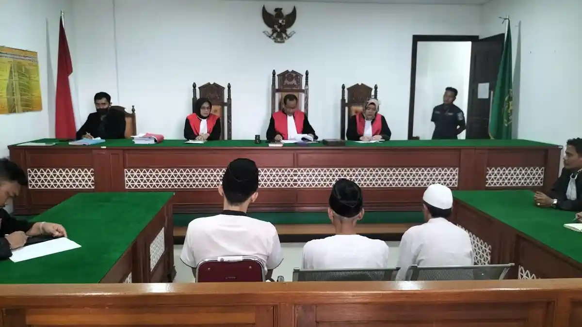 Sidang Putusan Kasus Serial Killer Bekasi Cianjur, Wowon CS Selamat ...