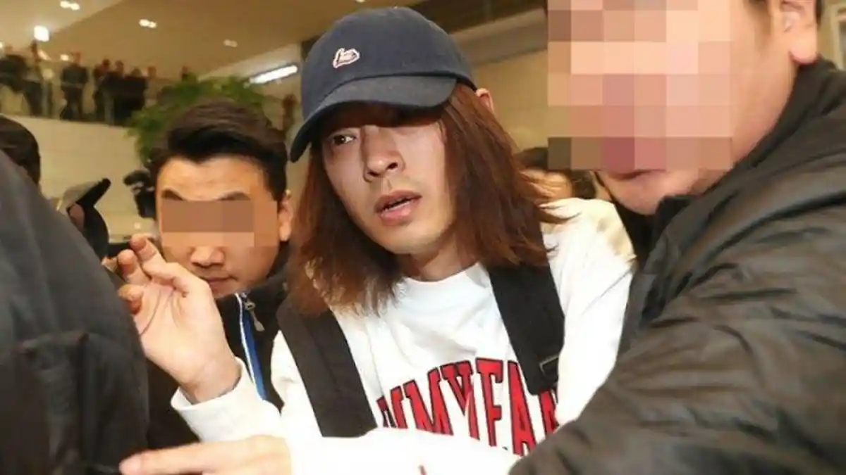 Baru Tiba di Bandara, Begini Perlakuan yang Diterima Oleh Jung Joon Young. Netizen: Kamu Penyebabnya