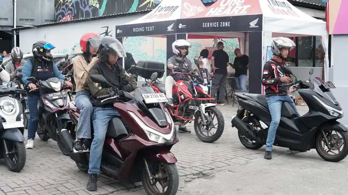 Simak Tips Aman Saat Touring Menggunakan Skuter Matik Honda