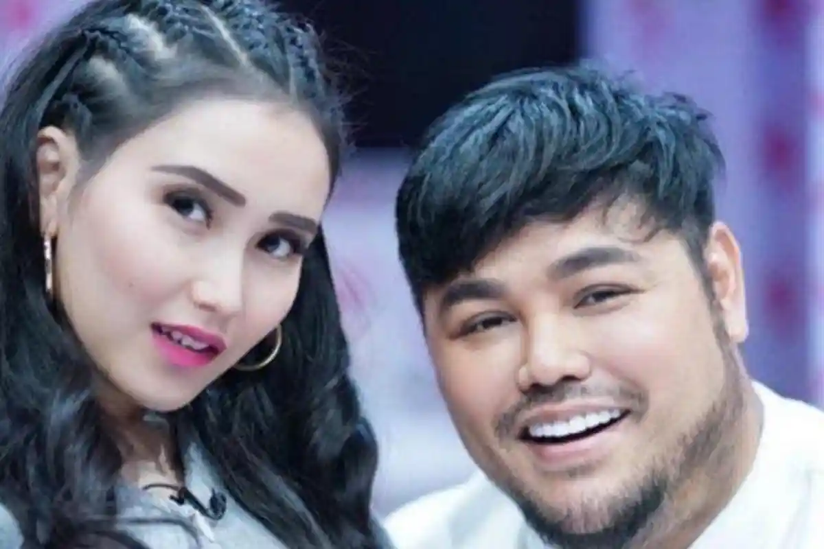Punya Rasa Berbeda, Ivan Gunawan Tak Berani Gantikan Baju Ayu Ting Ting