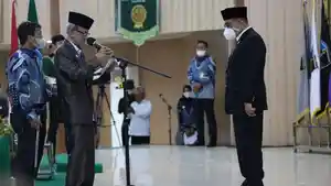 Prof-Mochtar-Noer-Jaya-melantik-Prof-Basri-Modding-sebagai-Rektor-UMI.jpg