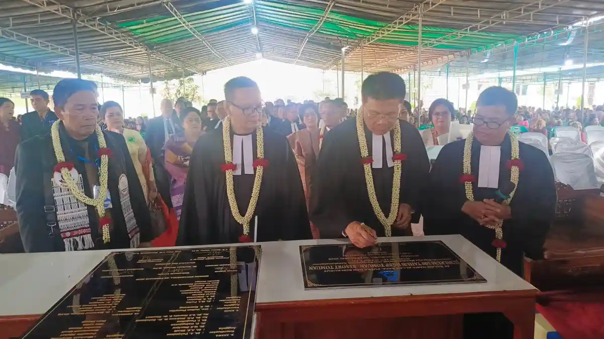 Victor Tinambunan Pimpin Ibadah Jubileum 100 Tahun HKBP Tomuan