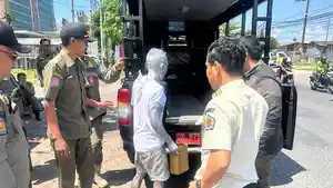 Satpol-PP-Kota-Denpasar-saat-melakukan-tugas-patroli-menggunakan-mobil-patroli.jpg
