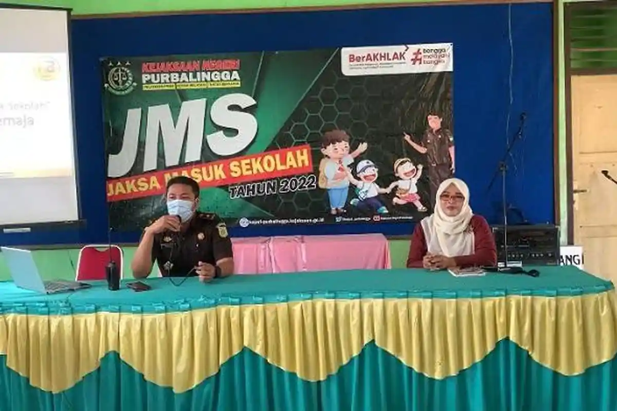 Ajak Pelajar Jauhi Kenakalan Remaja, Kasi Intel Kejari Purbalingga Sambangi SMP Negeri 3 Kalimanah