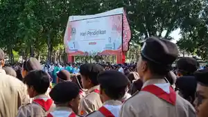 Pelajar-mengikuti-upacara-Hardiknas-2026-di-Alun-alun-Klaten.jpg