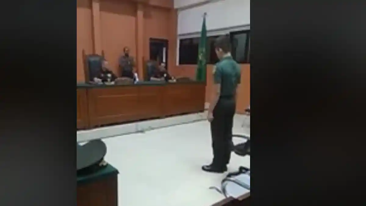 Prada DP Langsung Menangis Dituntut Penjara Seumur Hidup, Berdiri Sambil Teteskan Air Mata