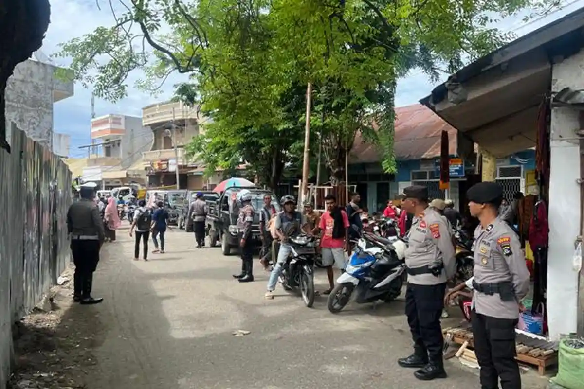 Operasi Lilin 2024 Dimulai, Polres Ende Lakukan Patroli dan Pengaturan Lalin di Pasar Tradisional