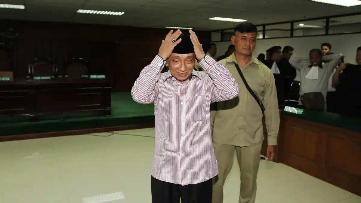 Terbukti Korupsi dan Cuci Uang, Fuad Amin Divonis 8 Tahun Bui