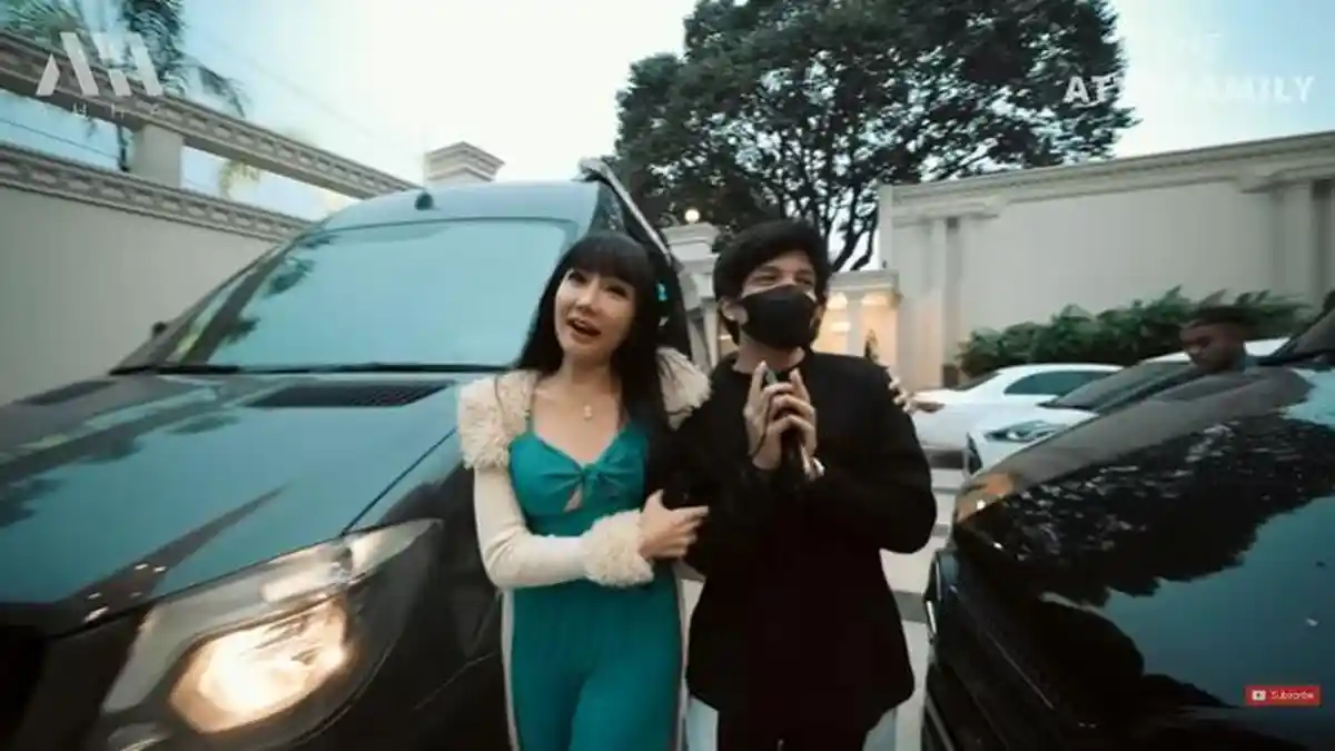 Atta Halilintar Minta Ampun saat Lucinta Luna Merangkulnya di Depan Aurel
