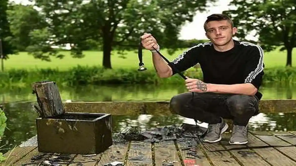 Pria ini Memancing dengan Umpan Magnet, Saat Tahu yang Didapatinya Bakal Buat Melongo