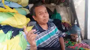 Muhammad-Romli-60-pedagang-Thrifting-di-Pasar-Gembong.jpg