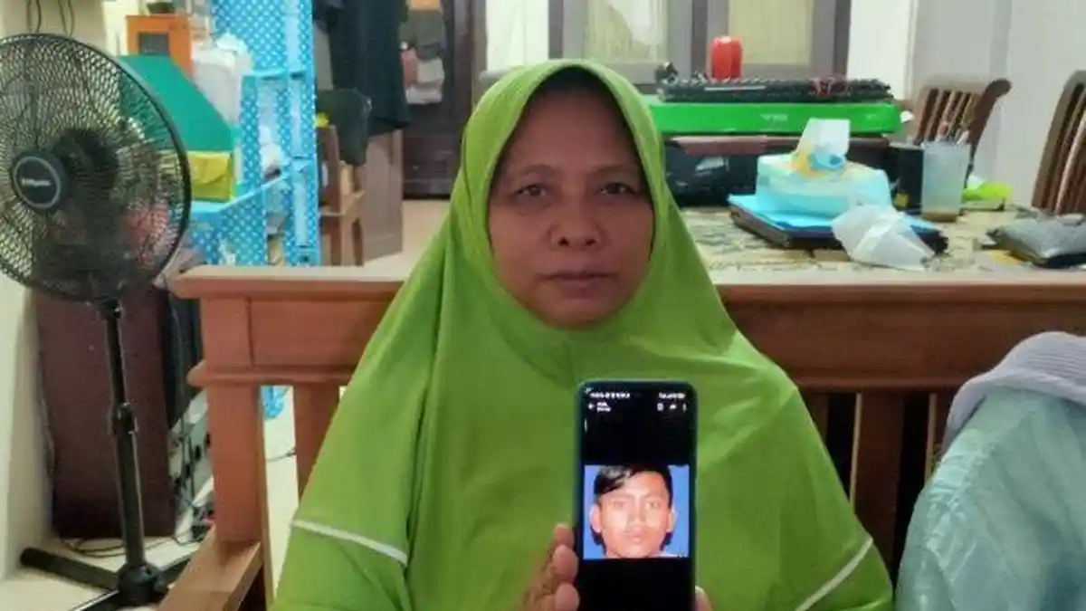 Ibunda Pegi Minta Tolong Presiden, Kecewa Sidang Praperadilan Ditunda: Bebaskan Pegi Tidak Bersalah