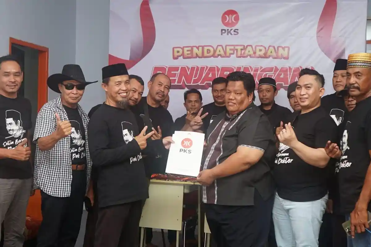 Pendukung Setia Bersama Pak Dokter Datangi PKS, Daftarkan Khairul Maju di Pilkada Tarakan 2024