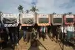 Warga Saksikan Gerhana Matahari Total di Bangka