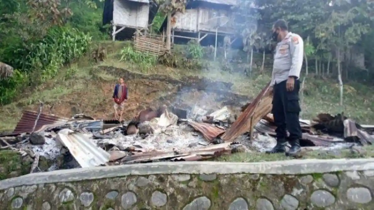 Pasutri Lansia Dibacok dan Rumah Dibakar, Nenek Akhirnya Meninggal dan Kakek Selamat
