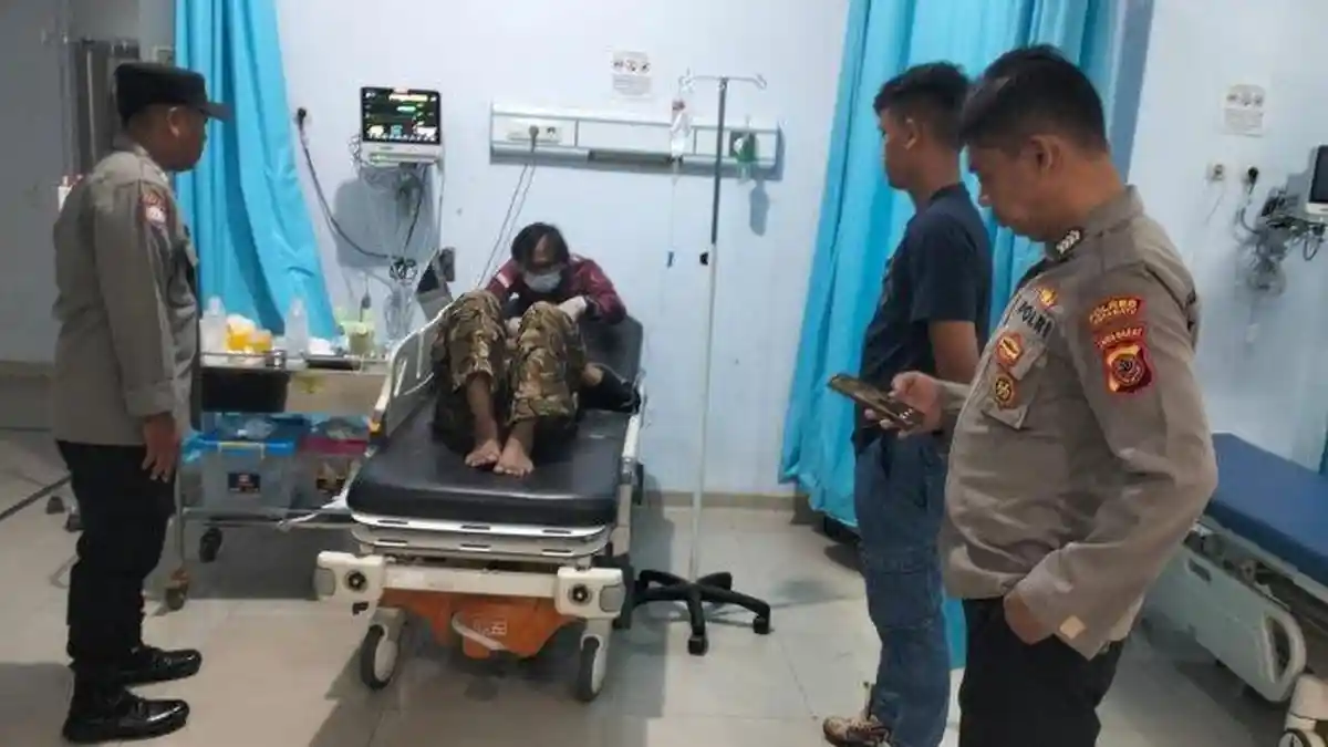Identitas 7 Korban Kecelakaan Mobil Grand Max Tabrak Truk di Indramayu, 1 Penumpang Tewas