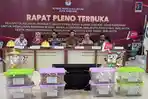 KPU-Parepare-saat-melangsungkan-rekapitulasi-tingkat-kota-Pilkada-serentak-2024.jpg